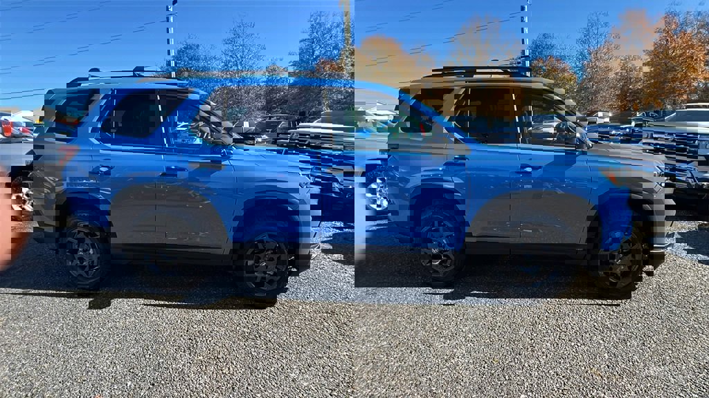 Used 2025 Honda Pilot TrailSport image 4