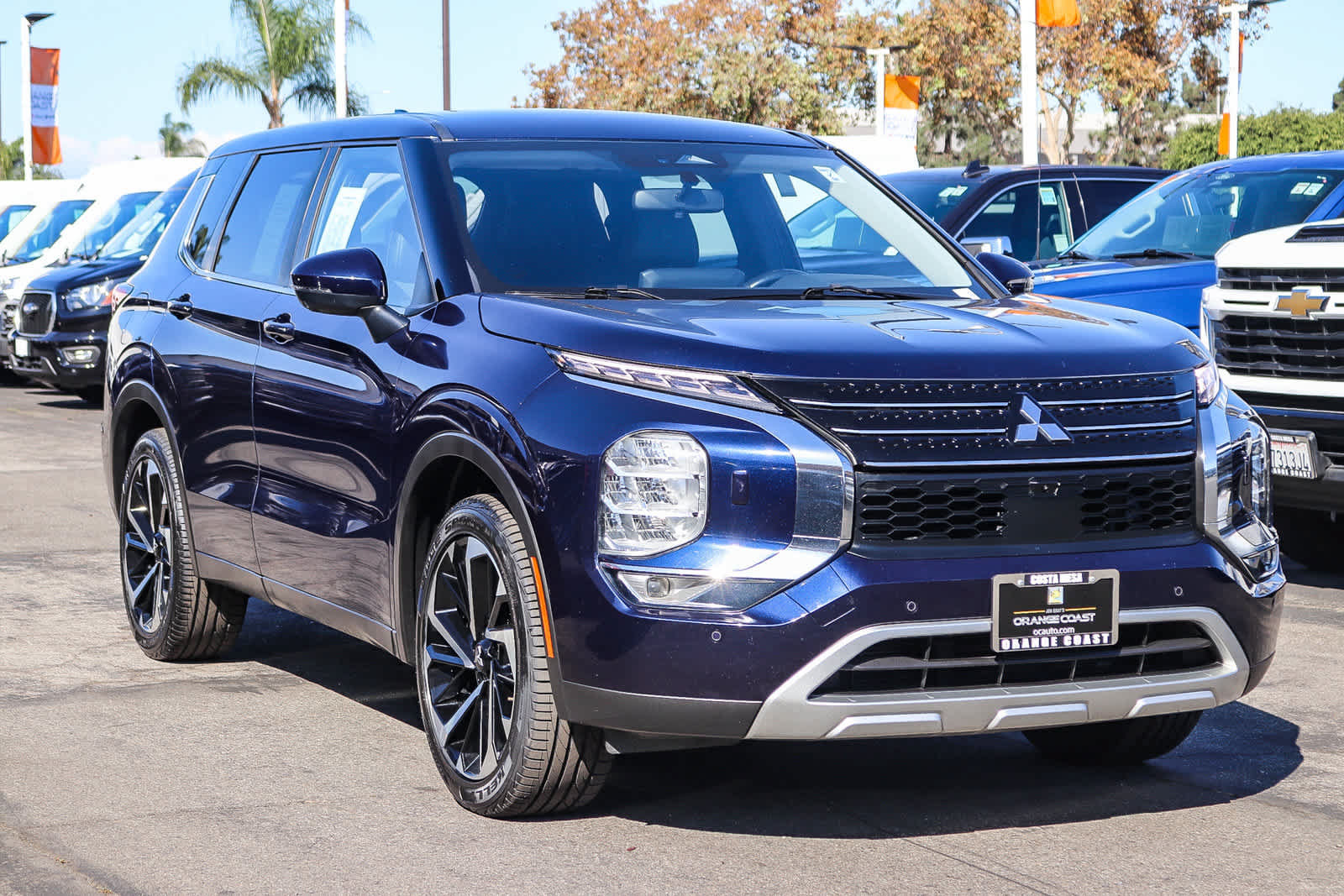 Used 2023 Mitsubishi Outlander SE AWD/4WD image 3