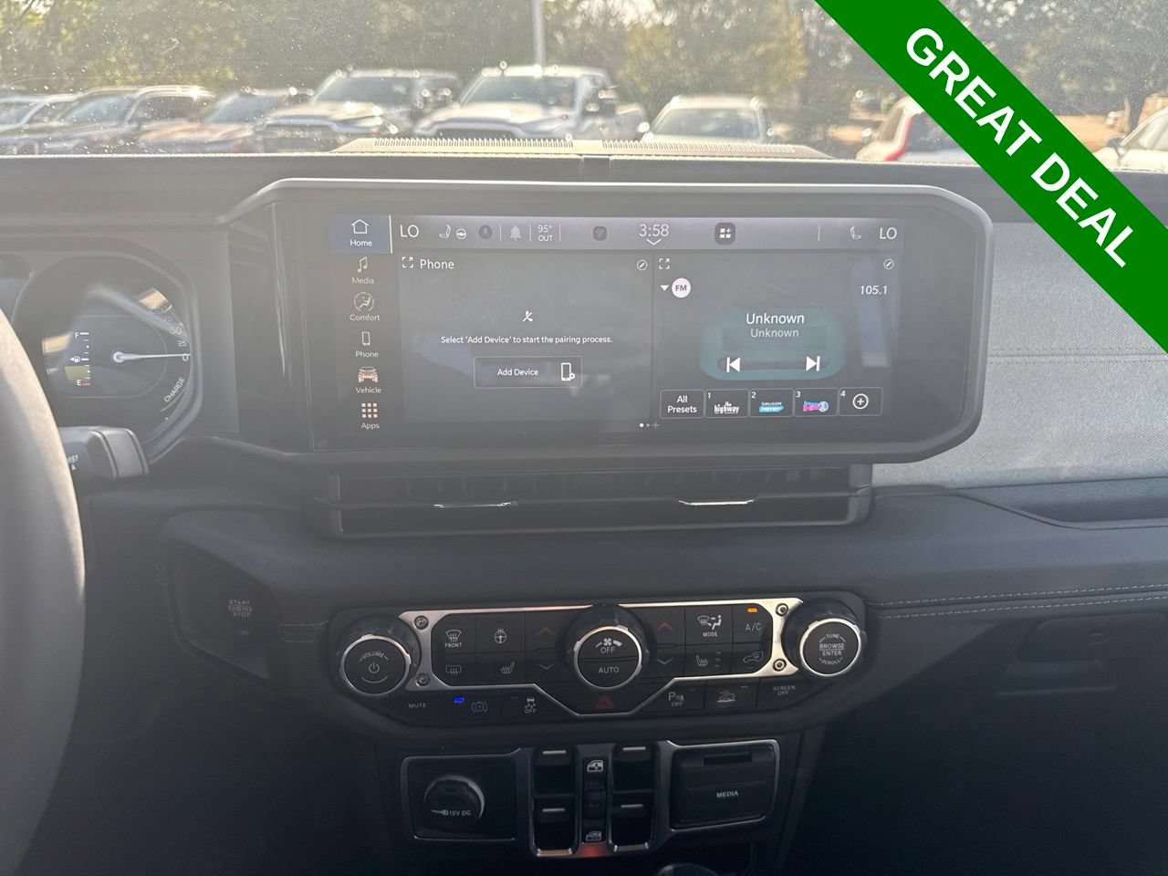Used 2025 Jeep Wrangler Unlimited Sahara w/ Safety Group AWD/4WD image 23