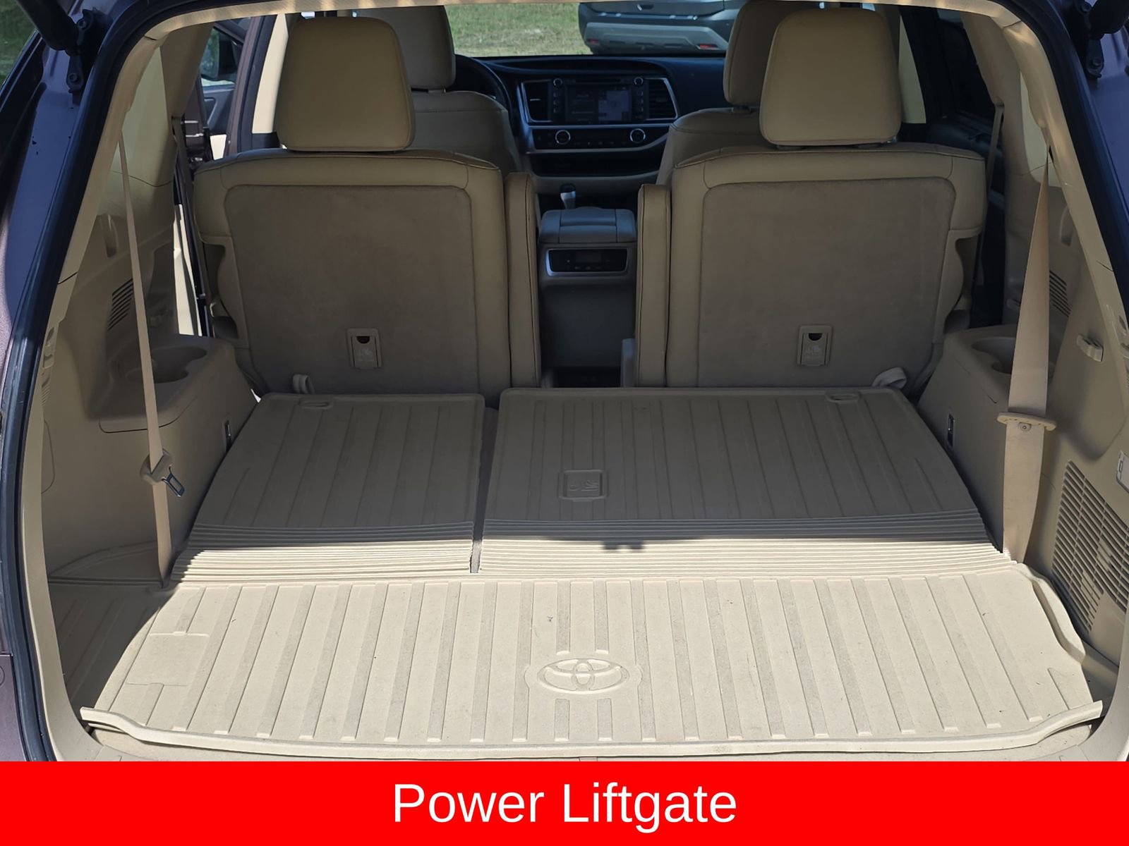 Used 2017 Toyota Highlander XLE image 19