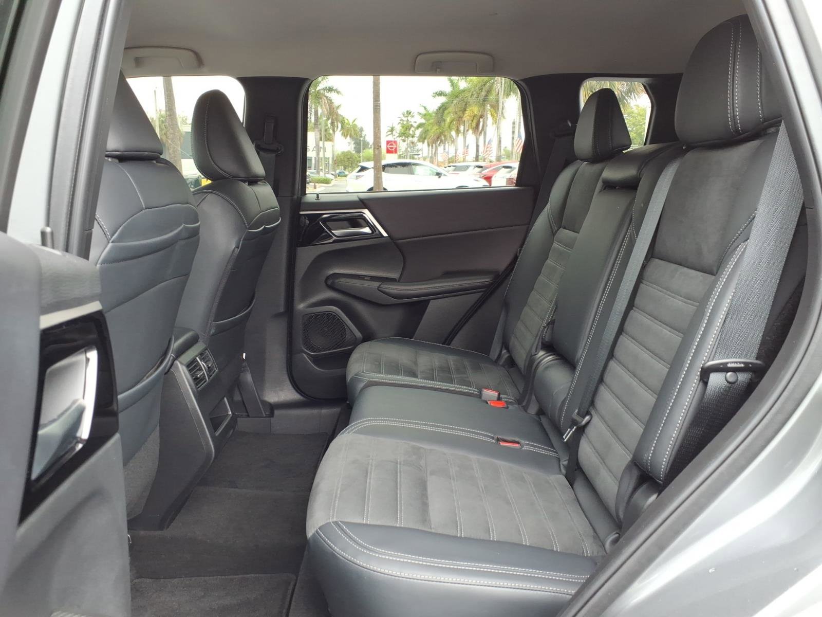 Used 2024 Mitsubishi Outlander SE image 8