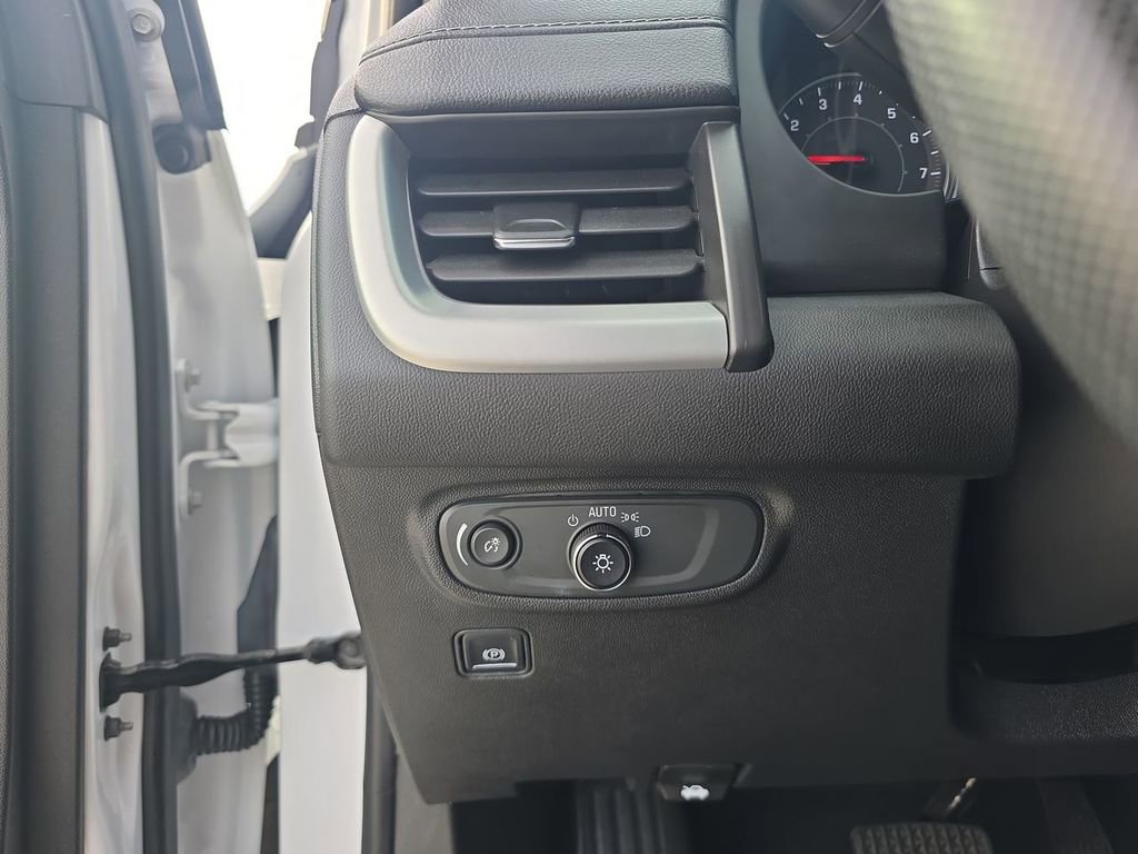 Used 2023 GMC Terrain SLE w/ Driver Convenience Package image 18