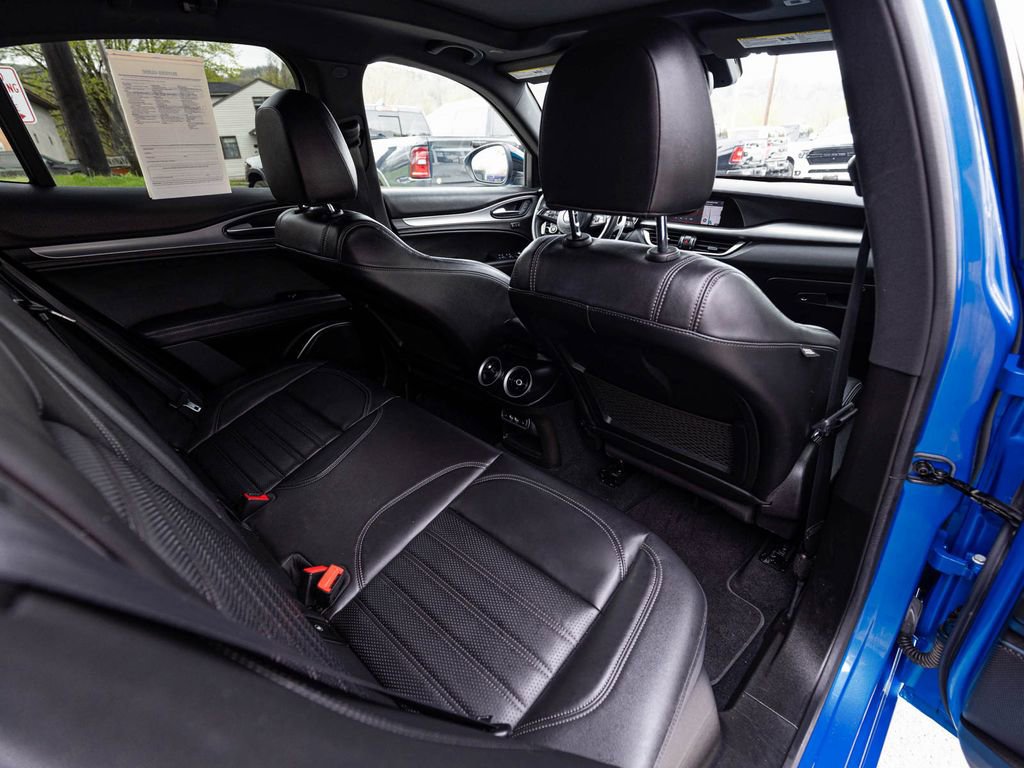 Used 2022 Alfa Romeo Stelvio Veloce AWD/4WD image 29