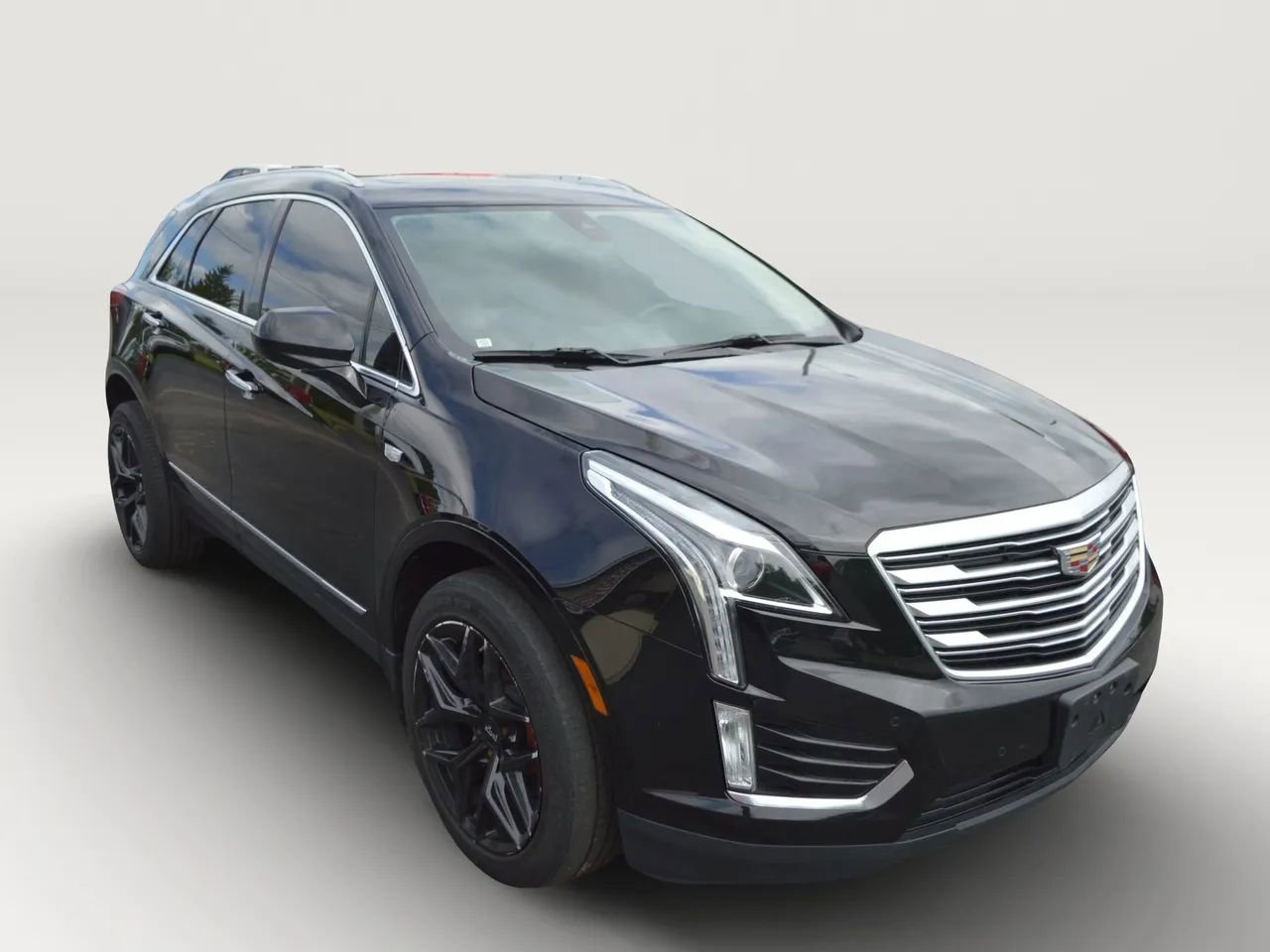 Used 2018 Cadillac XT5 Luxury w/ Driver Awareness Package AWD/4WD image 12
