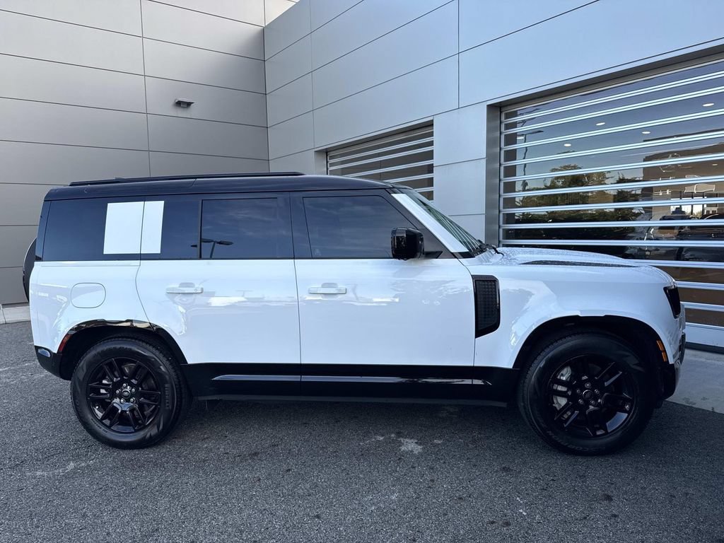 Certified 2025 Land Rover Defender 110 X-Dynamic SE AWD/4WD image 6
