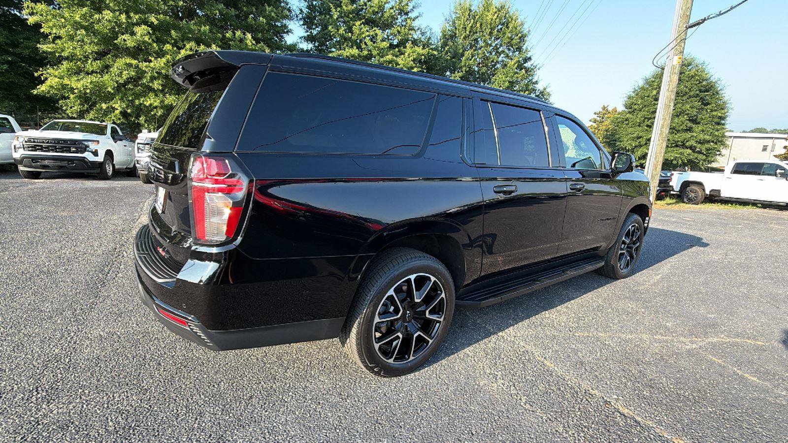 Used 2024 Chevrolet Suburban RST w/ Luxury Package AWD/4WD image 9