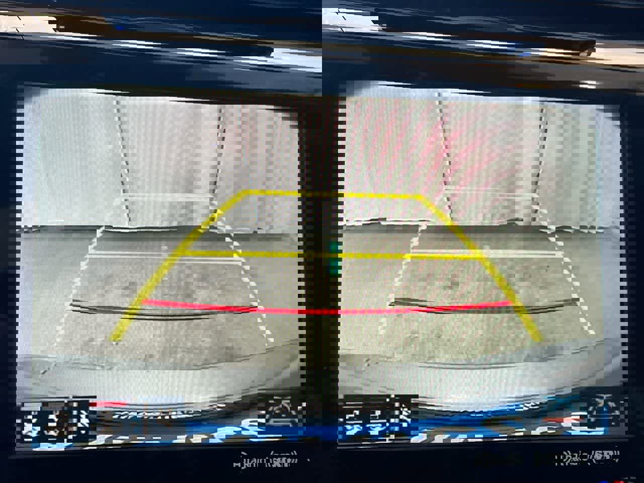 Used 2020 Toyota Camry SE w/ Sunroof Package image 17