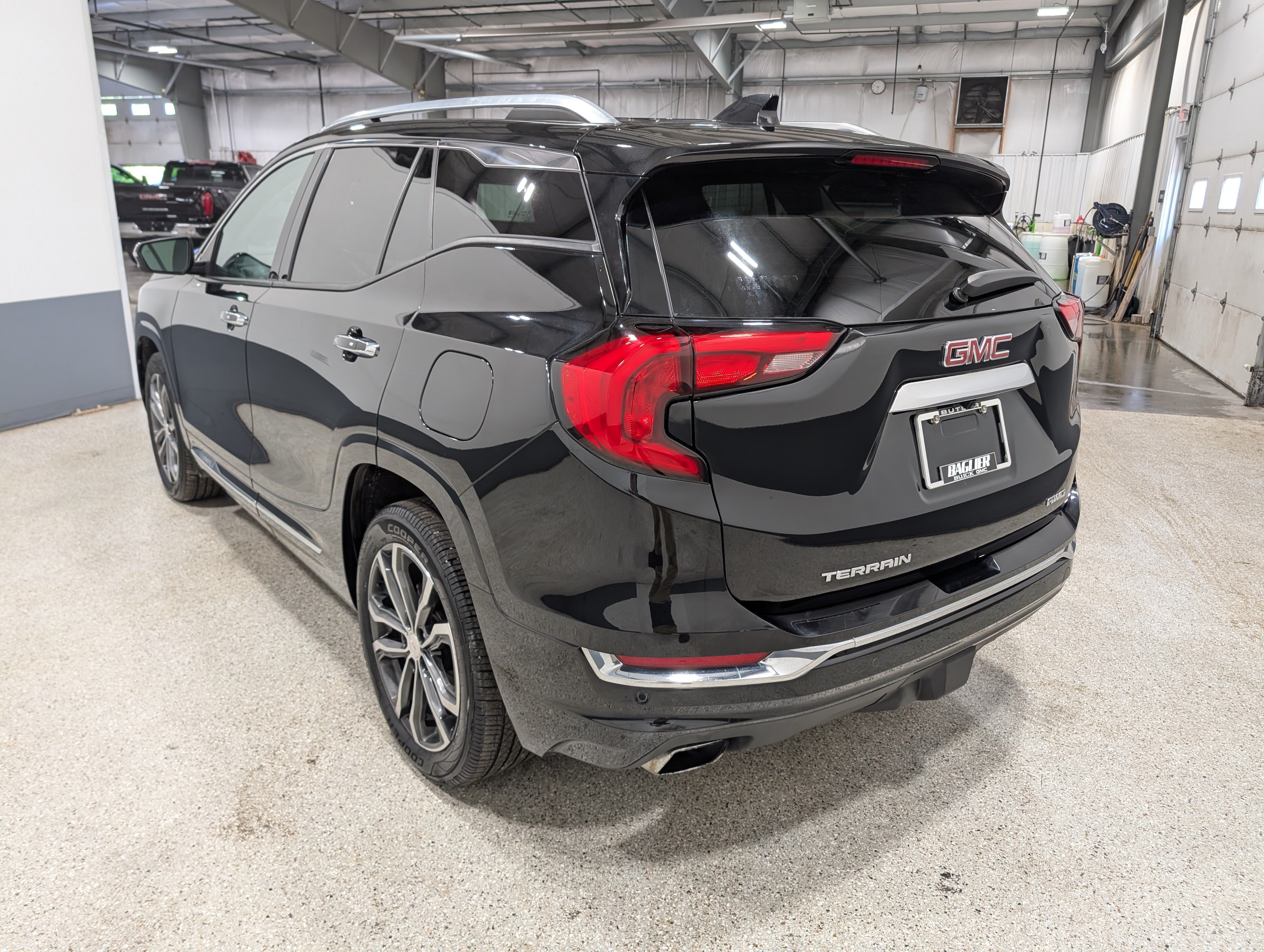 Used 2018 GMC Terrain Denali w/ Advanced Safety Package AWD/4WD image 4