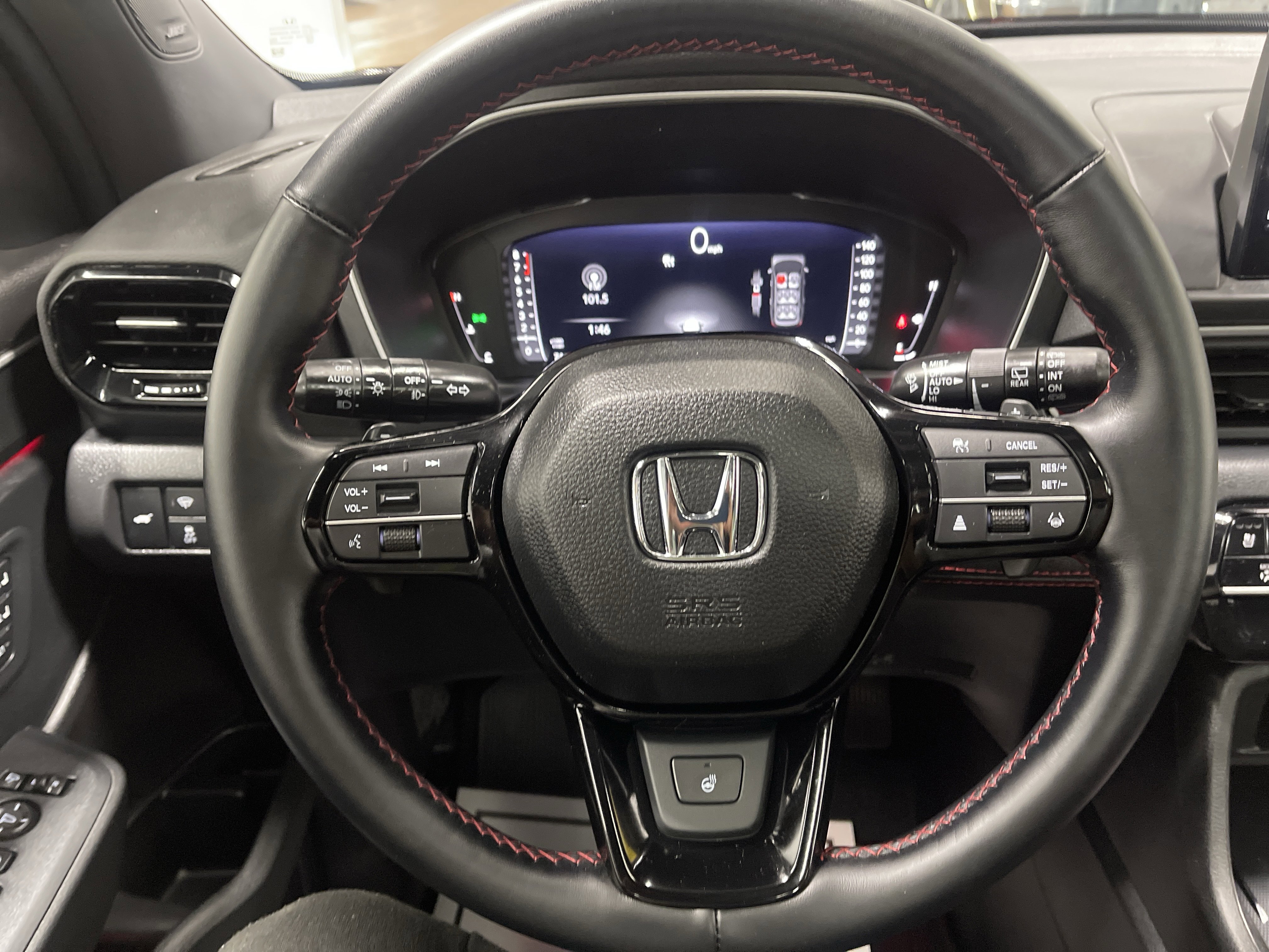 Used 2025 Honda Pilot Black Edition image 31