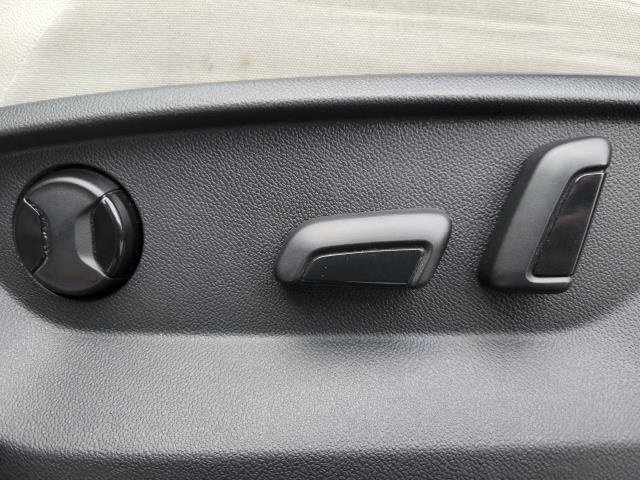 Used 2020 Volkswagen Tiguan SE image 19