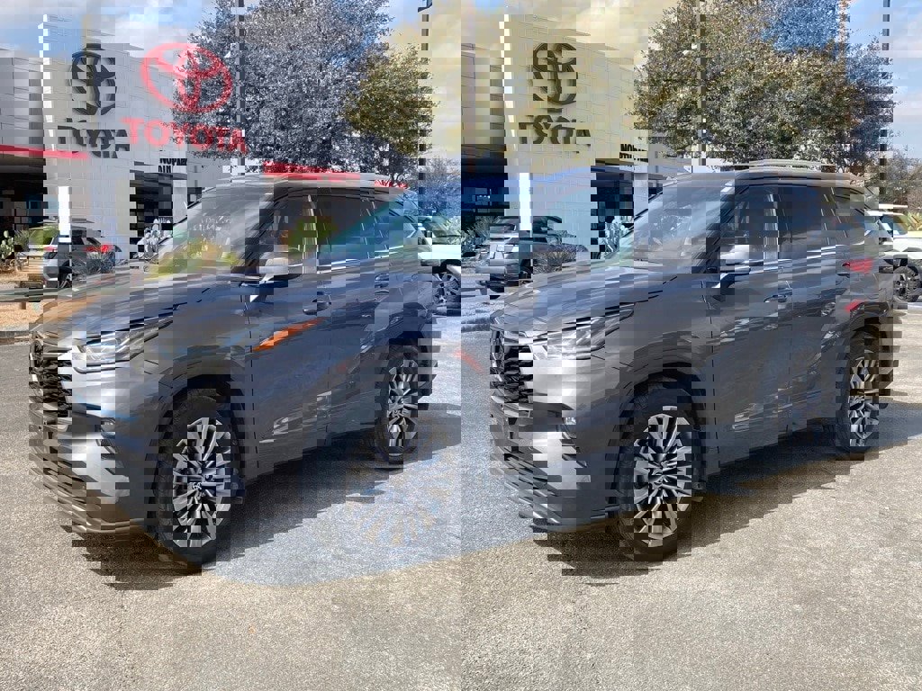 Certified 2022 Toyota Highlander Platinum