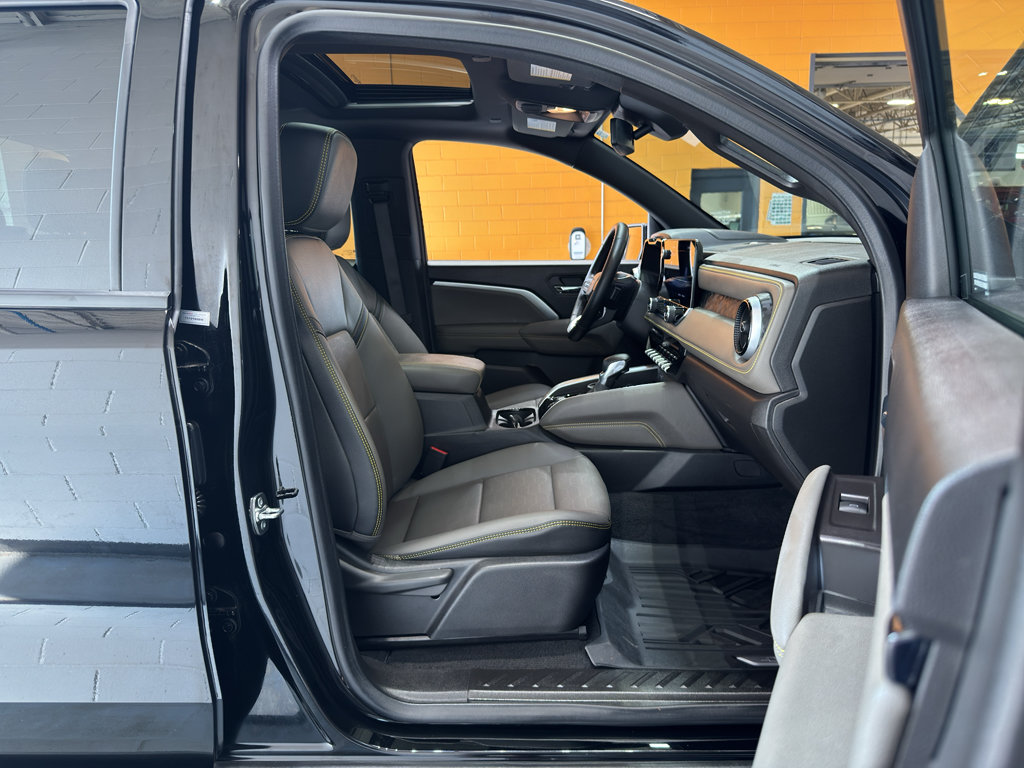 Used 2026 Chevrolet Colorado ZR2 w/ Technology Package AWD/4WD image 19