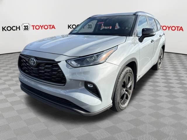 Used 2024 Toyota Highlander XLE image 3