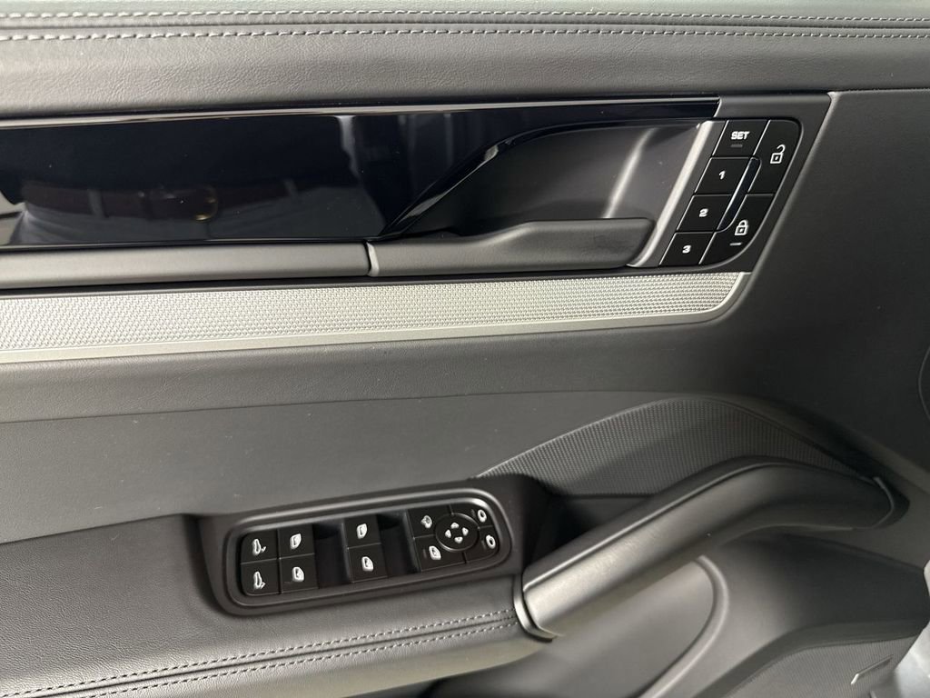 New 2026 Porsche Cayenne S image 32