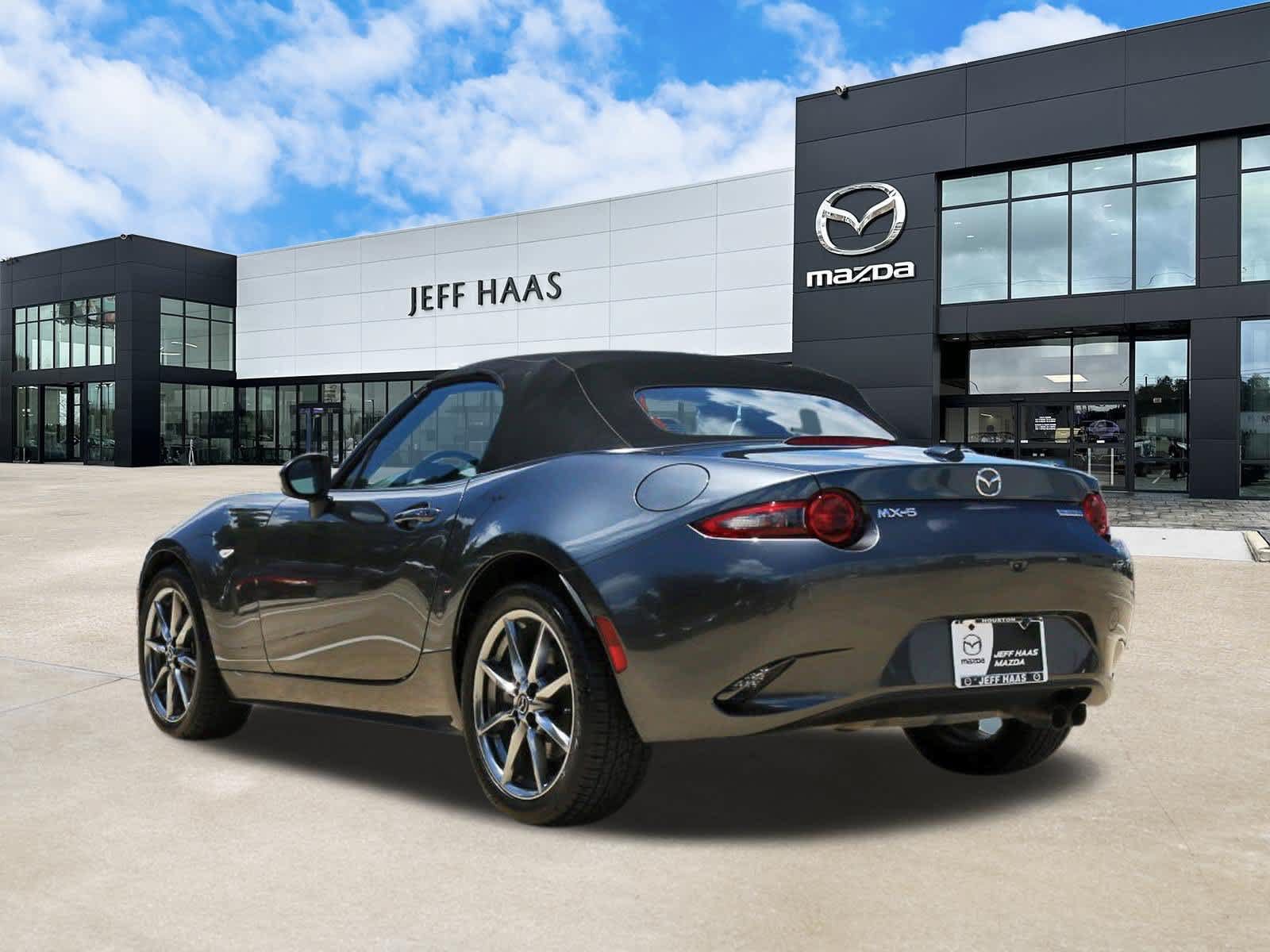 Used 2021 MAZDA MX-5 Miata Grand Touring RWD image 2