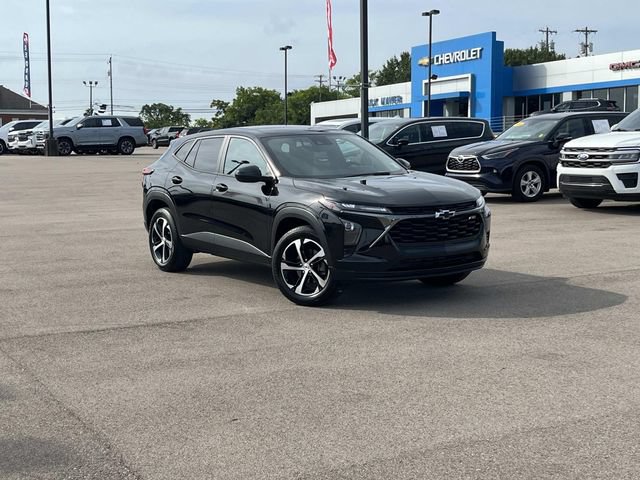 Certified 2025 Chevrolet Trax RS w/ Driver Confidence Package FWD image 2