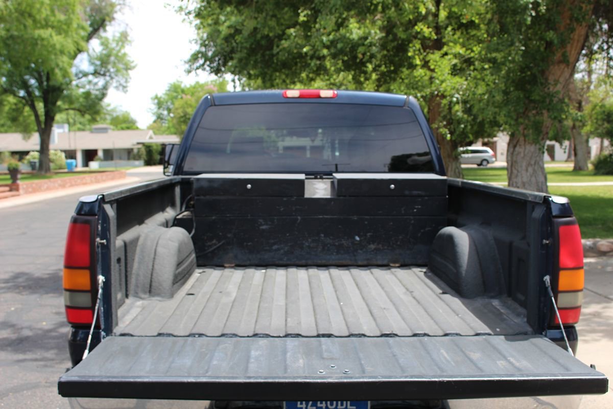 Used 2005 GMC Sierra 2500 SLE w/ Heavy-Duty Power Package AWD/4WD image 40
