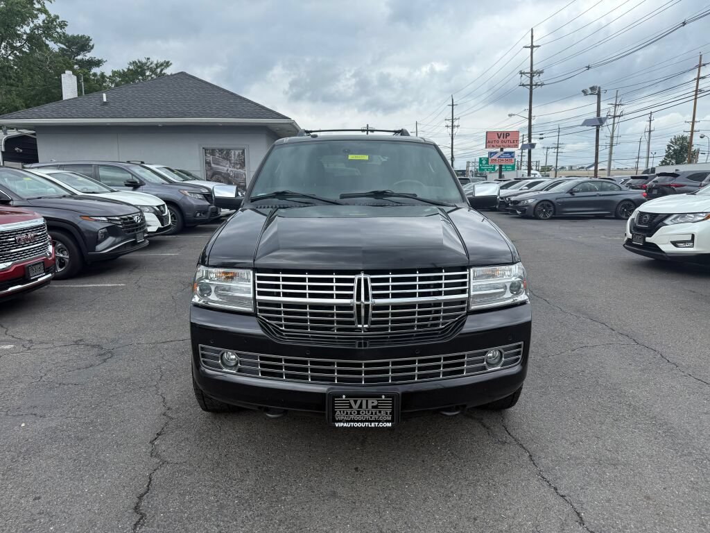 Used 2014 Lincoln Navigator 4WD image 2
