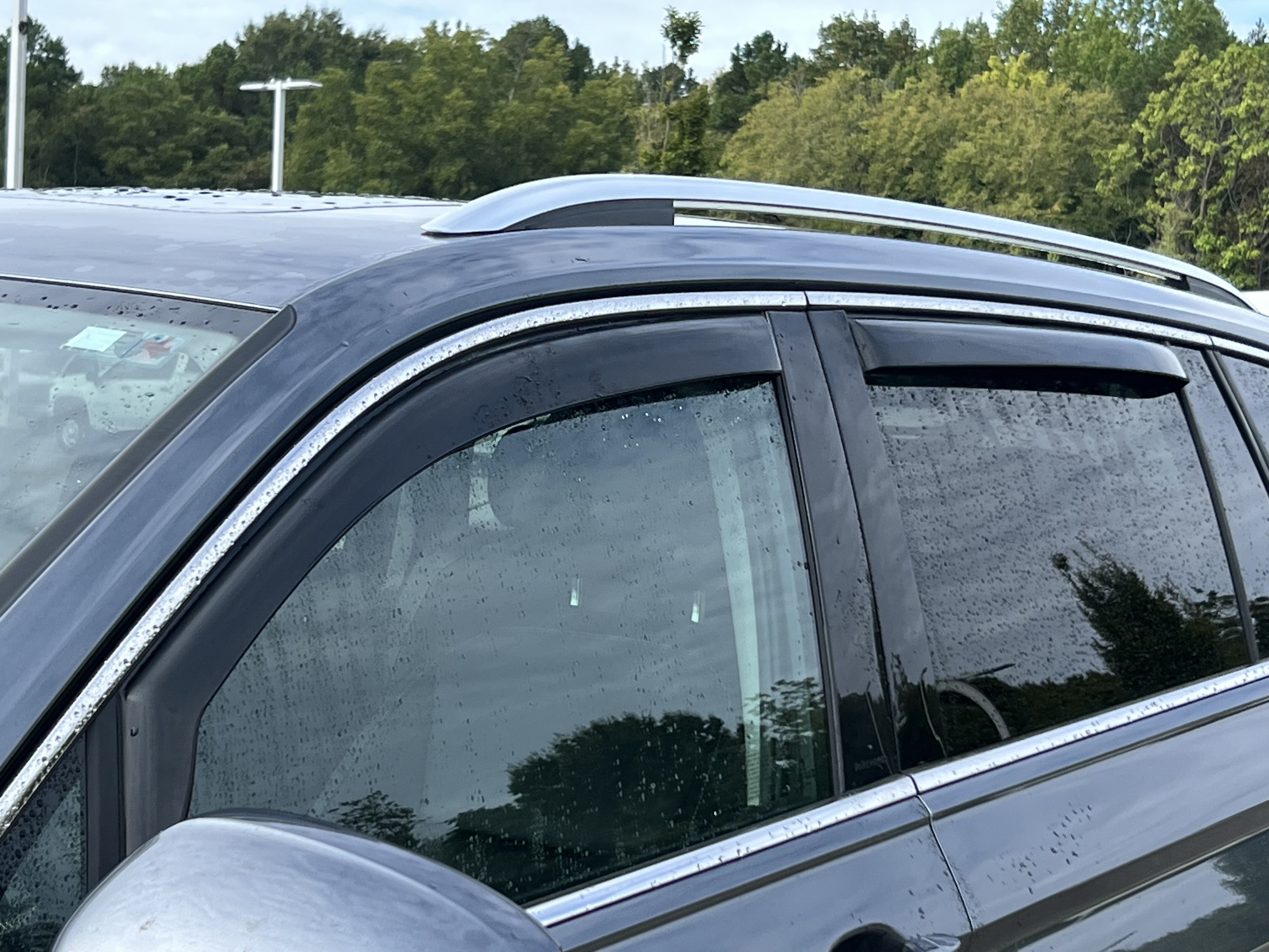 Used 2024 Volkswagen Tiguan SE AWD/4WD image 32