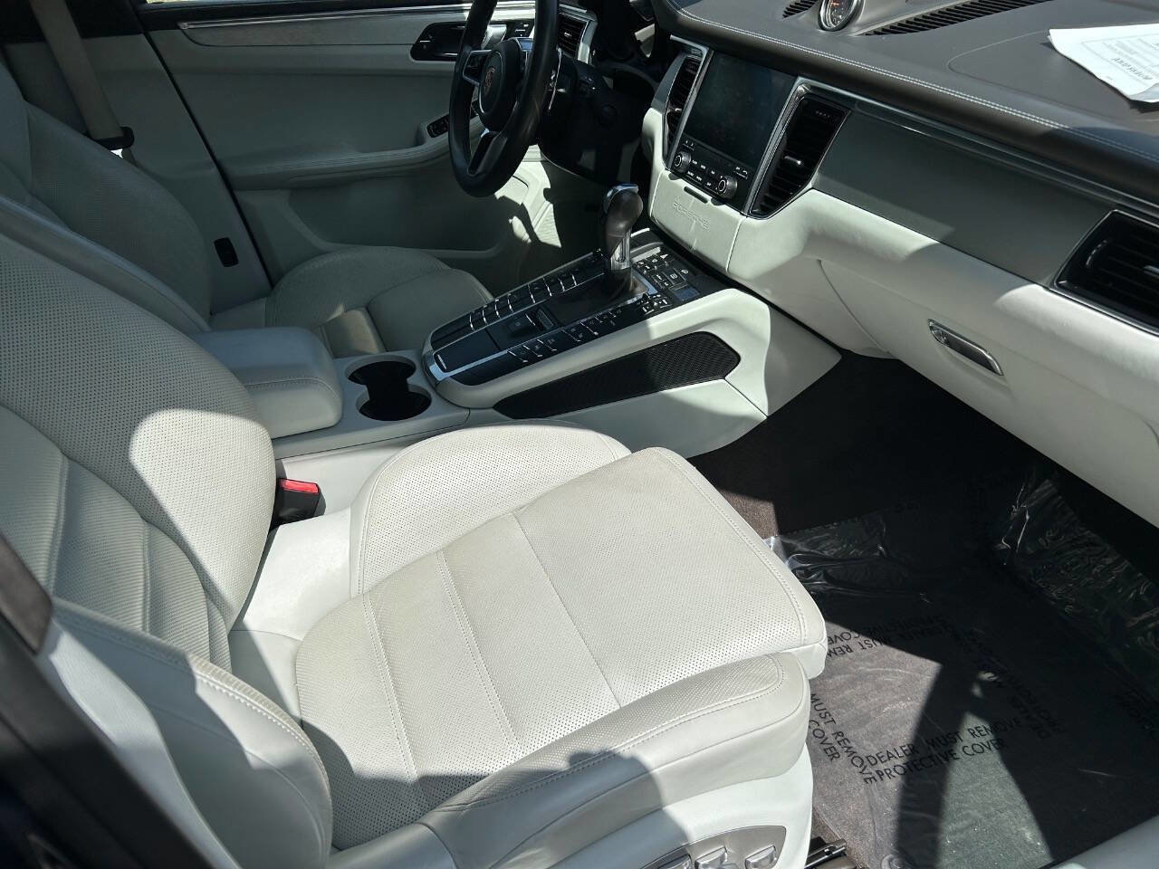 Used 2017 Porsche Macan Turbo image 30