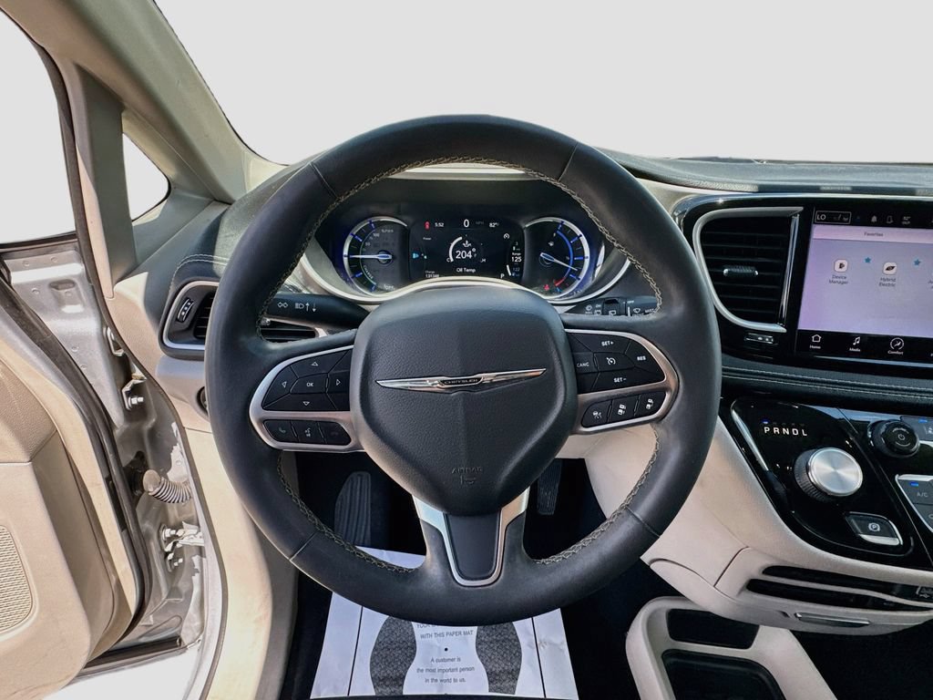 Used 2022 Chrysler Pacifica Touring-L FWD image 11
