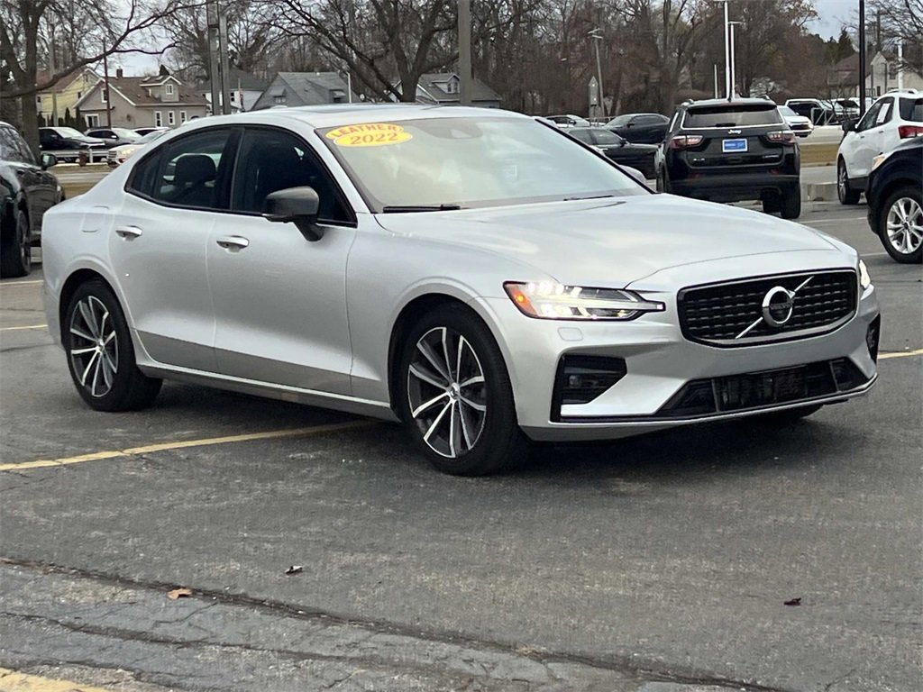 Used 2022 Volvo S60 B5 Momentum image 7