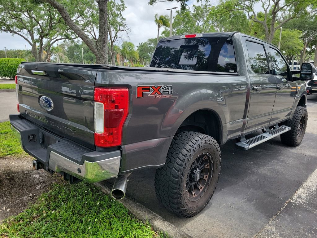 Used 2018 Ford F250 Lariat w/ Lariat Value Package image 3