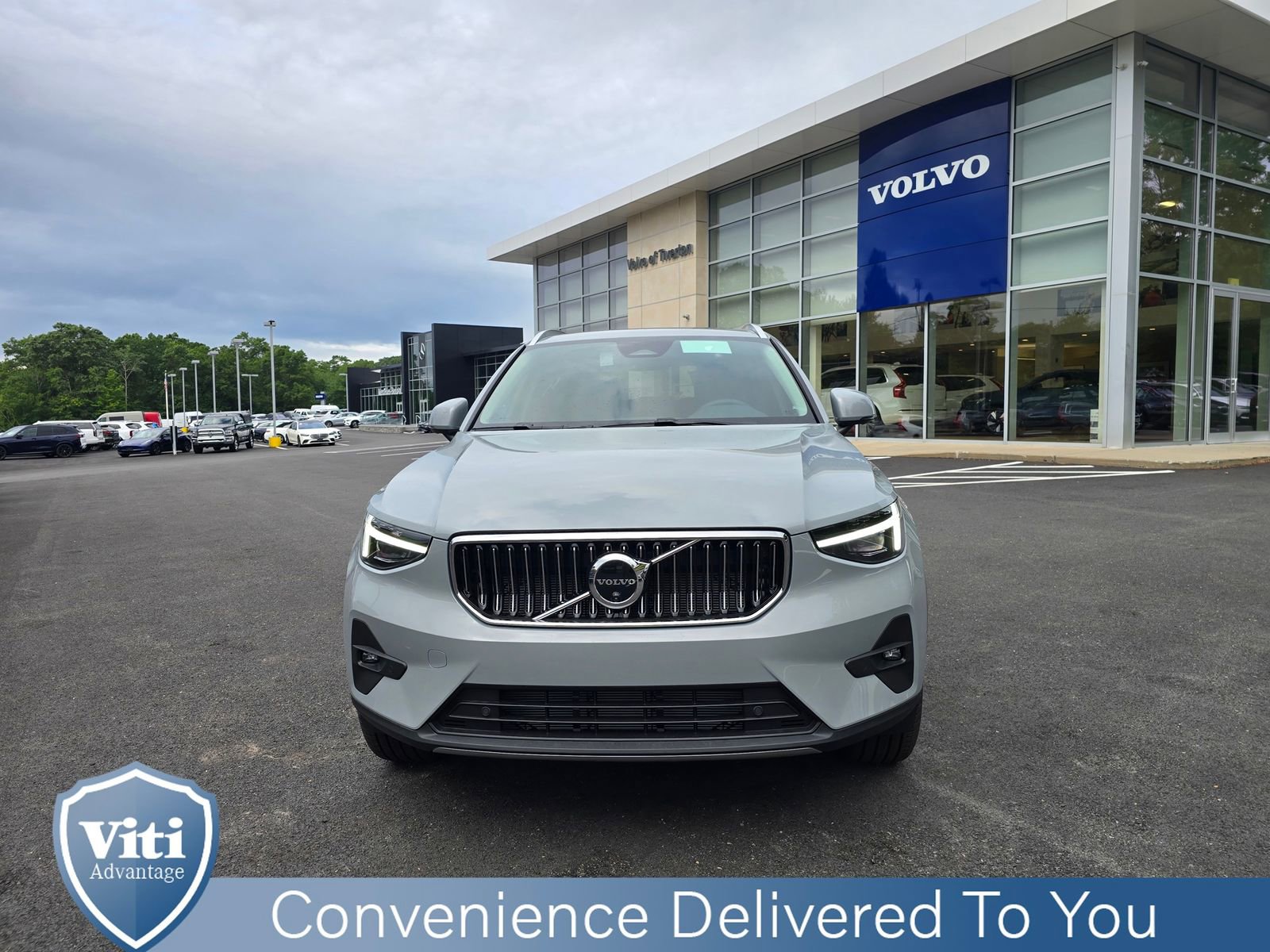 Used 2025 Volvo XC40 B5 Plus w/ Protection Package Premier image 3