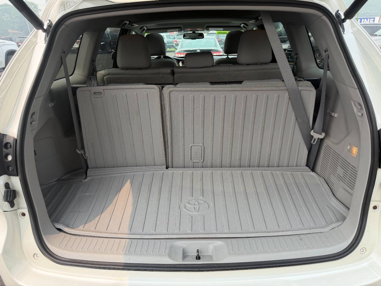 Used 2015 Toyota Highlander XLE AWD/4WD image 13