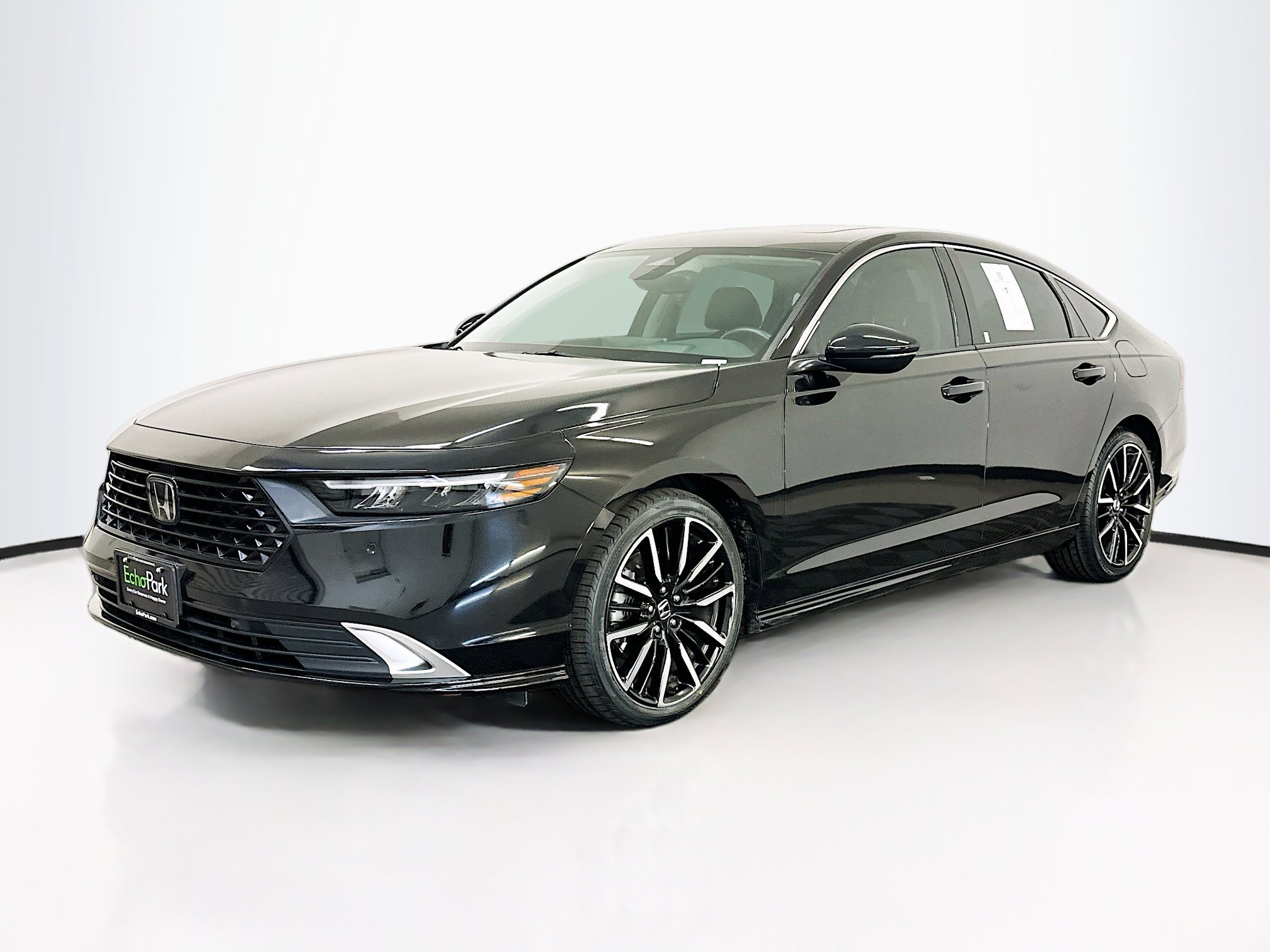 Used 2023 Honda Accord Touring image 3