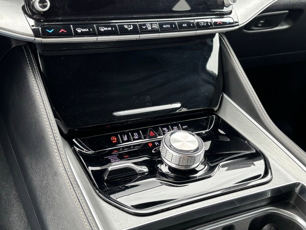 Used 2025 Jeep Wagoneer Series II w/ 8-Passenger Seating Package image 24