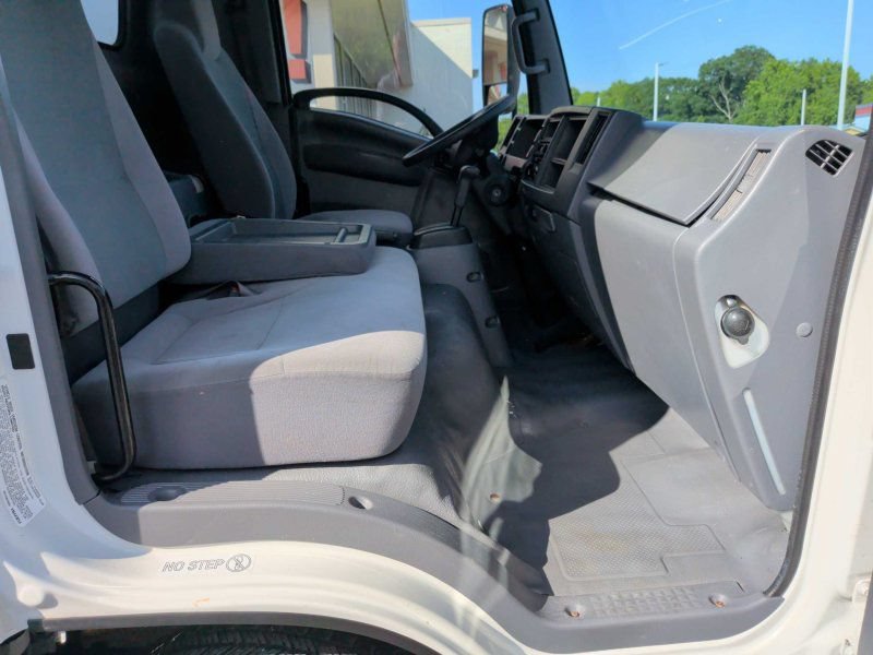 Used 2021 Isuzu NPR RWD image 7