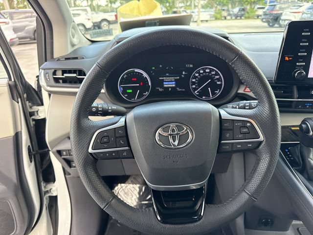 Used 2021 Toyota Sienna Limited FWD image 14