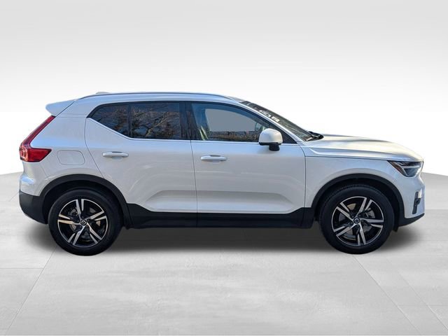 Certified 2023 Volvo XC40 B5 Plus image 9