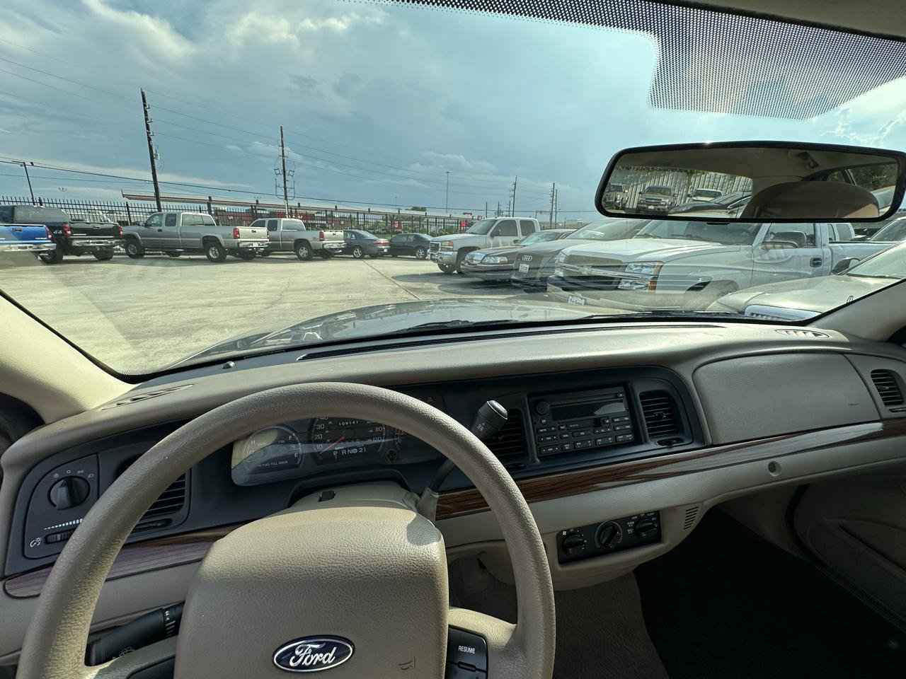 Used 2005 Ford Crown Victoria RWD image 14