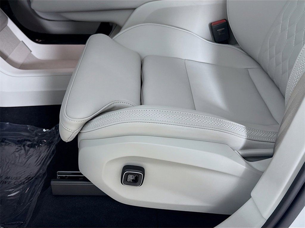 New 2025 Volvo EX90 Plus image 18
