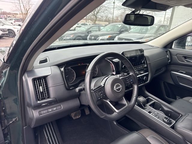 Used 2022 Nissan Pathfinder SL image 9