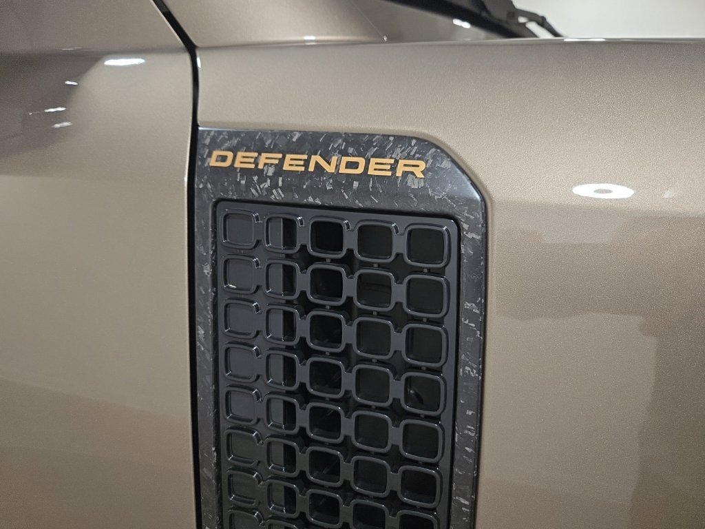 New 2026 Land Rover Defender 110 OCTA AWD/4WD image 11