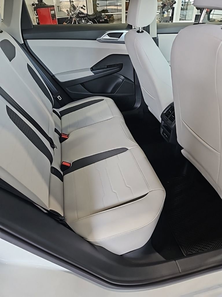 New 2026 Volkswagen Taos SE image 17