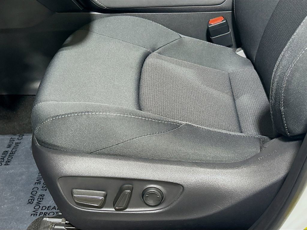 Used 2024 Toyota Venza LE AWD/4WD image 16