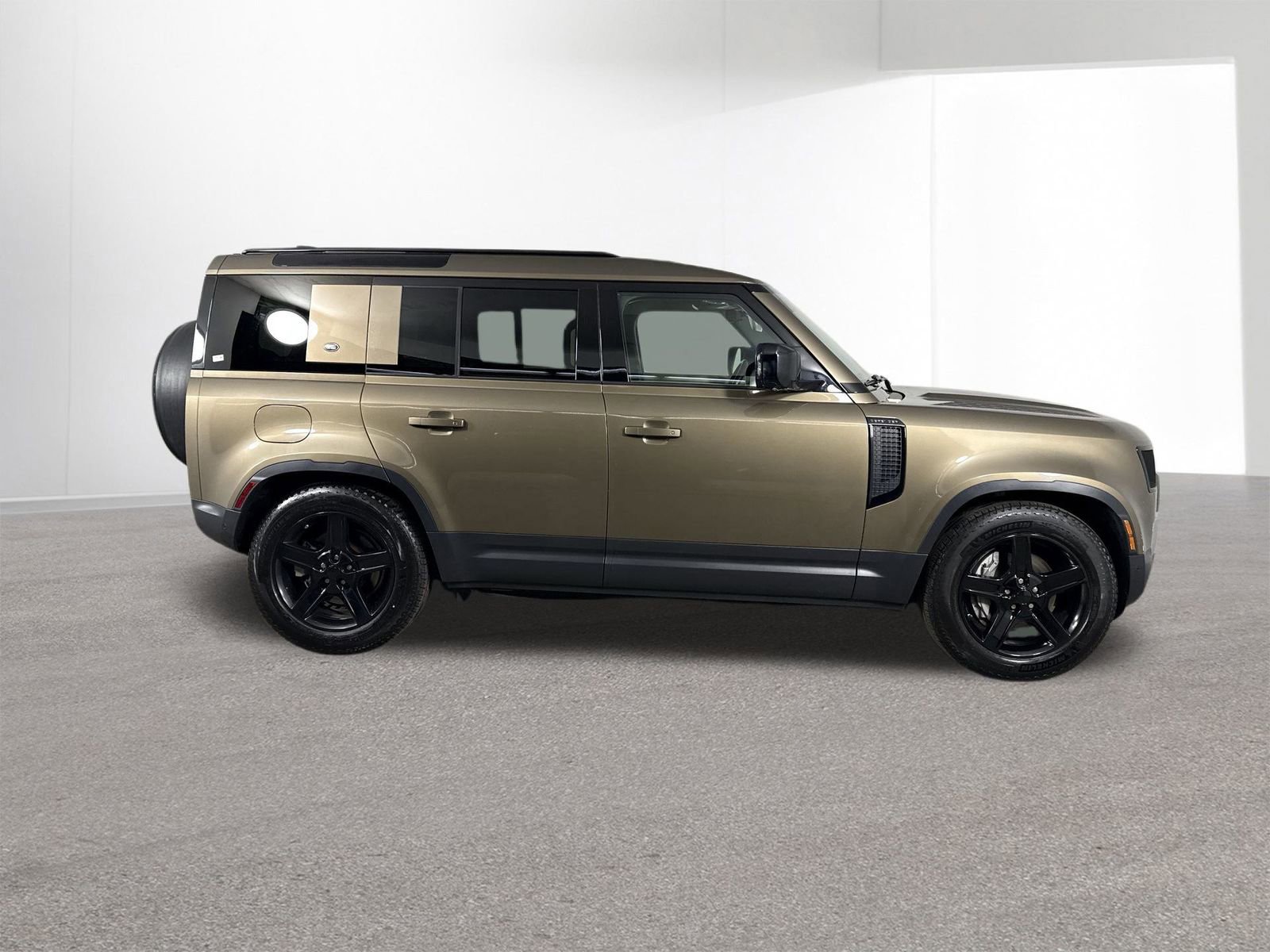 Used 2021 Land Rover Defender 110 SE image 35