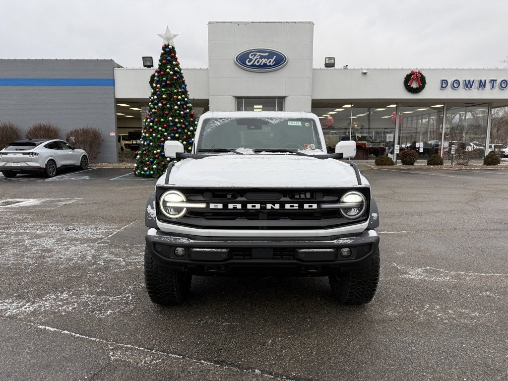 New 2025 Ford Bronco Outer Banks w/ Sasquatch Package image 2