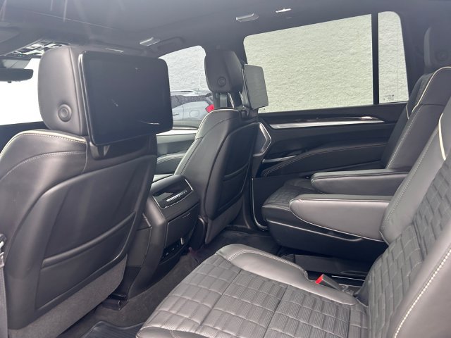 Used 2026 Cadillac Escalade ESV Platinum Sport w/ LPO, ONYX Package AWD/4WD image 18