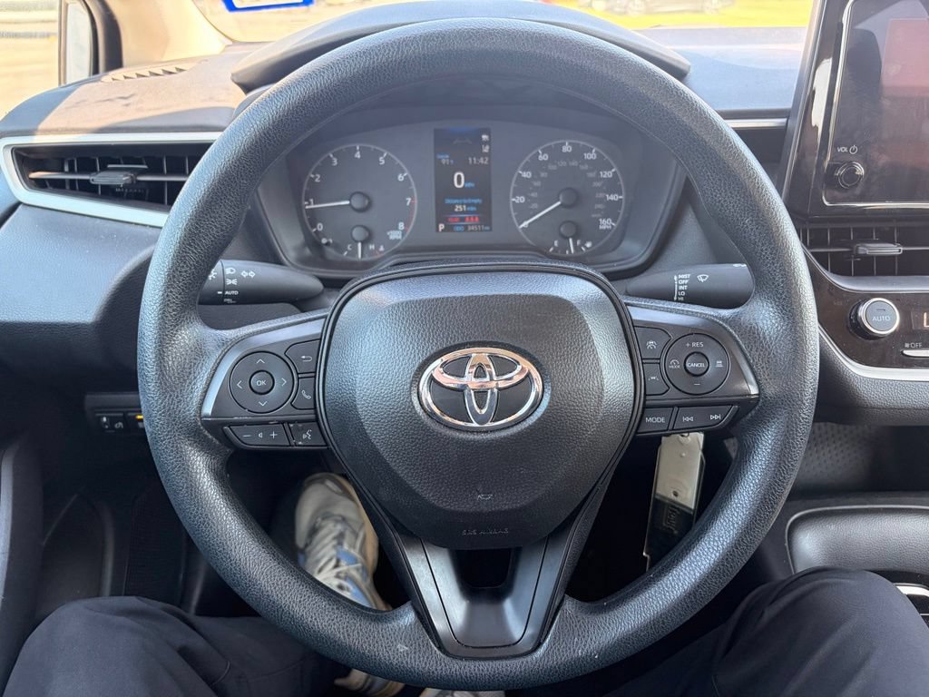 Used 2025 Toyota Corolla LE FWD image 9