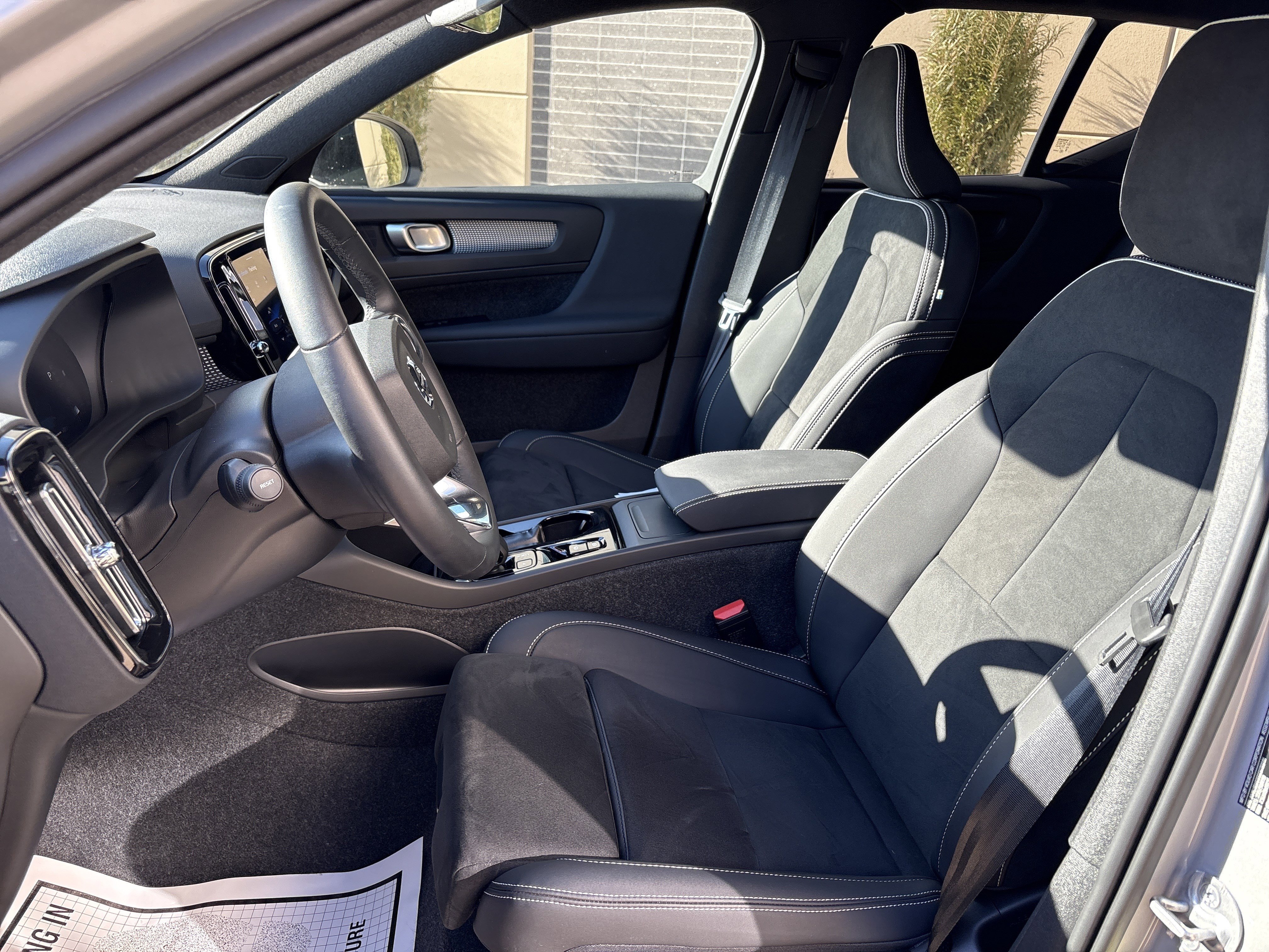Certified 2025 Volvo XC40 B5 Plus image 16