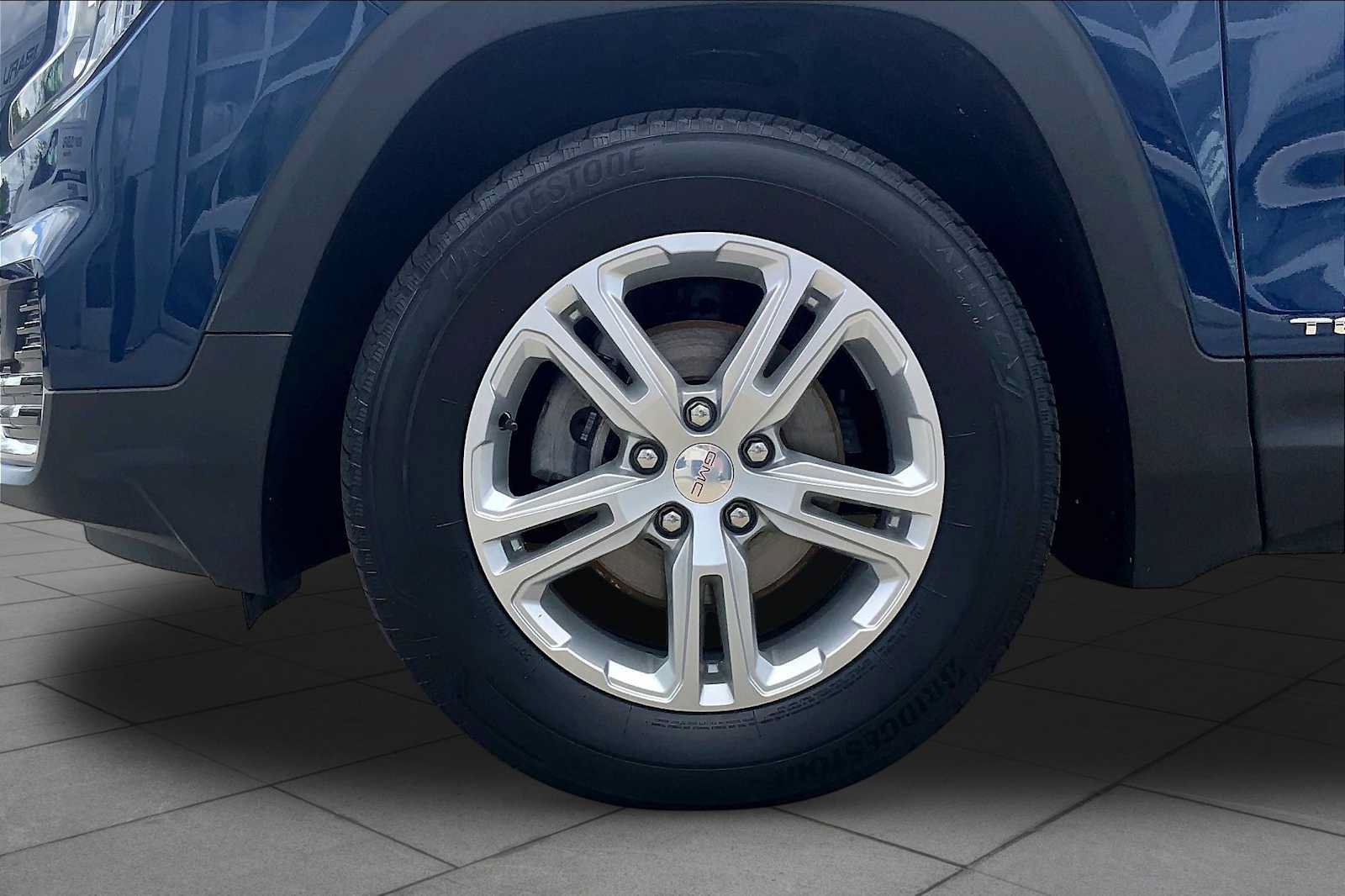 Used 2022 GMC Terrain SLE w/ Driver Convenience Package AWD/4WD image 11