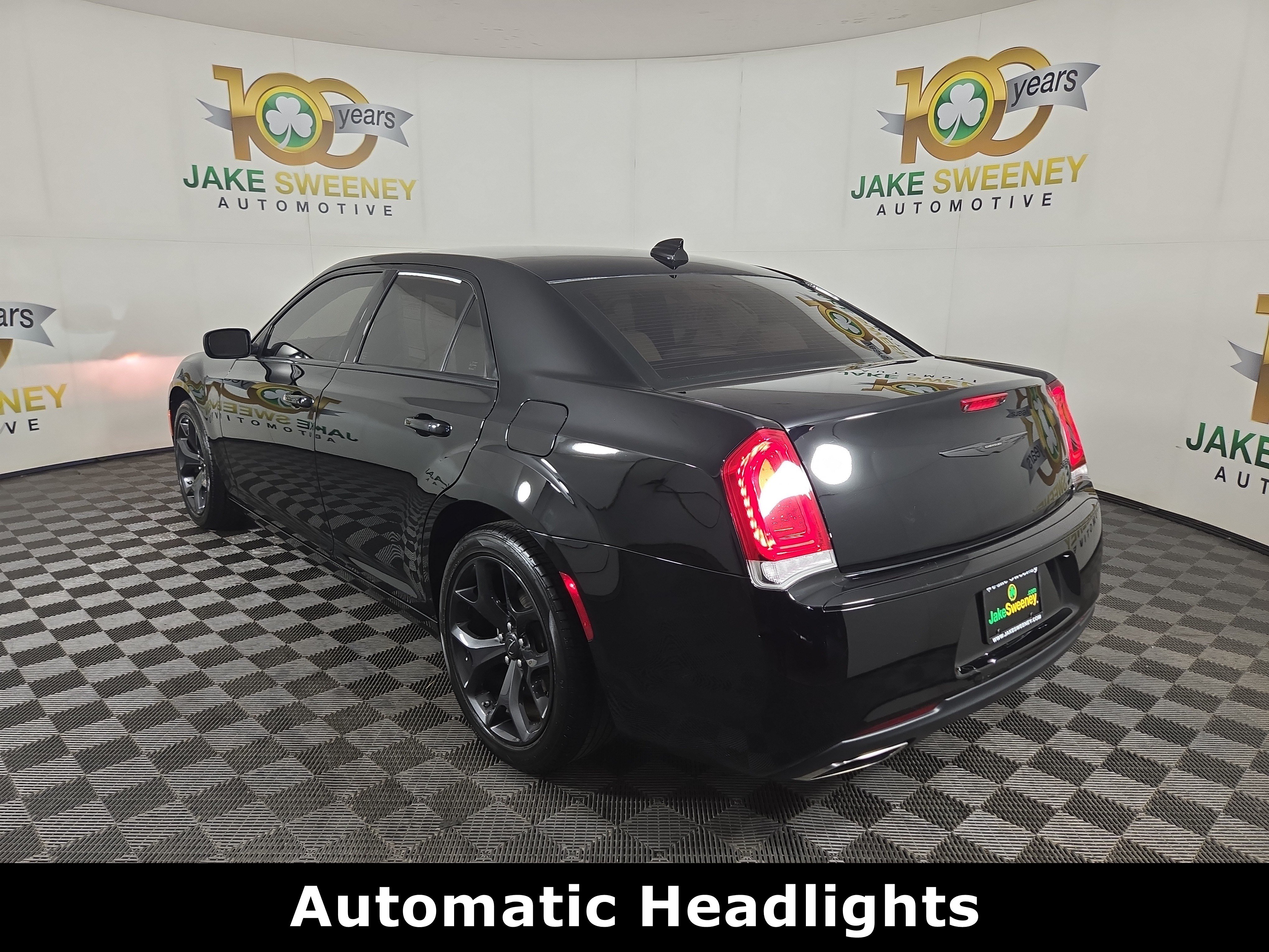 Used 2023 Chrysler 300 Touring w/ Sport Appearance Package RWD image 7