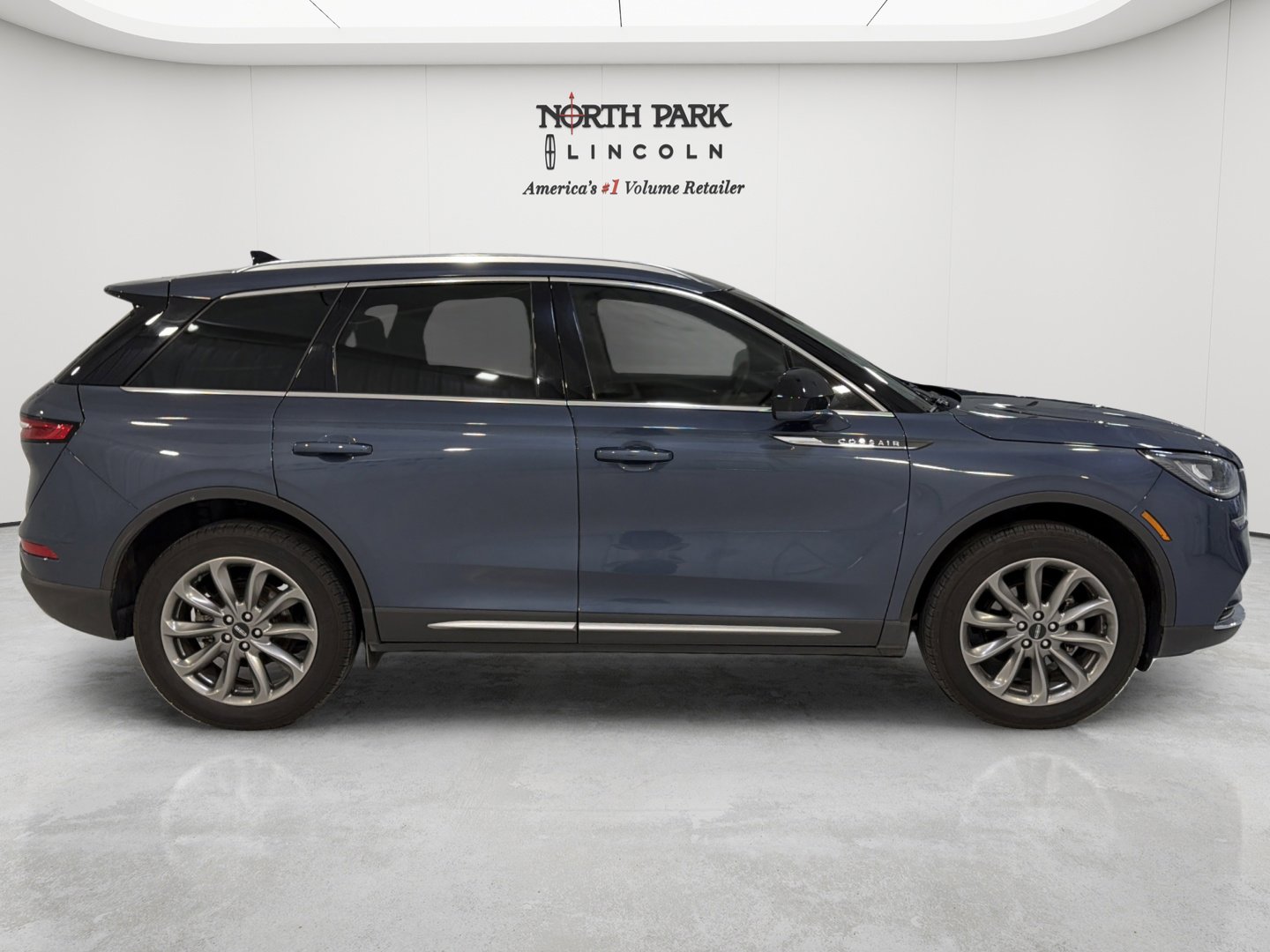 Used 2022 Lincoln Corsair FWD w/ Premium Package image 6