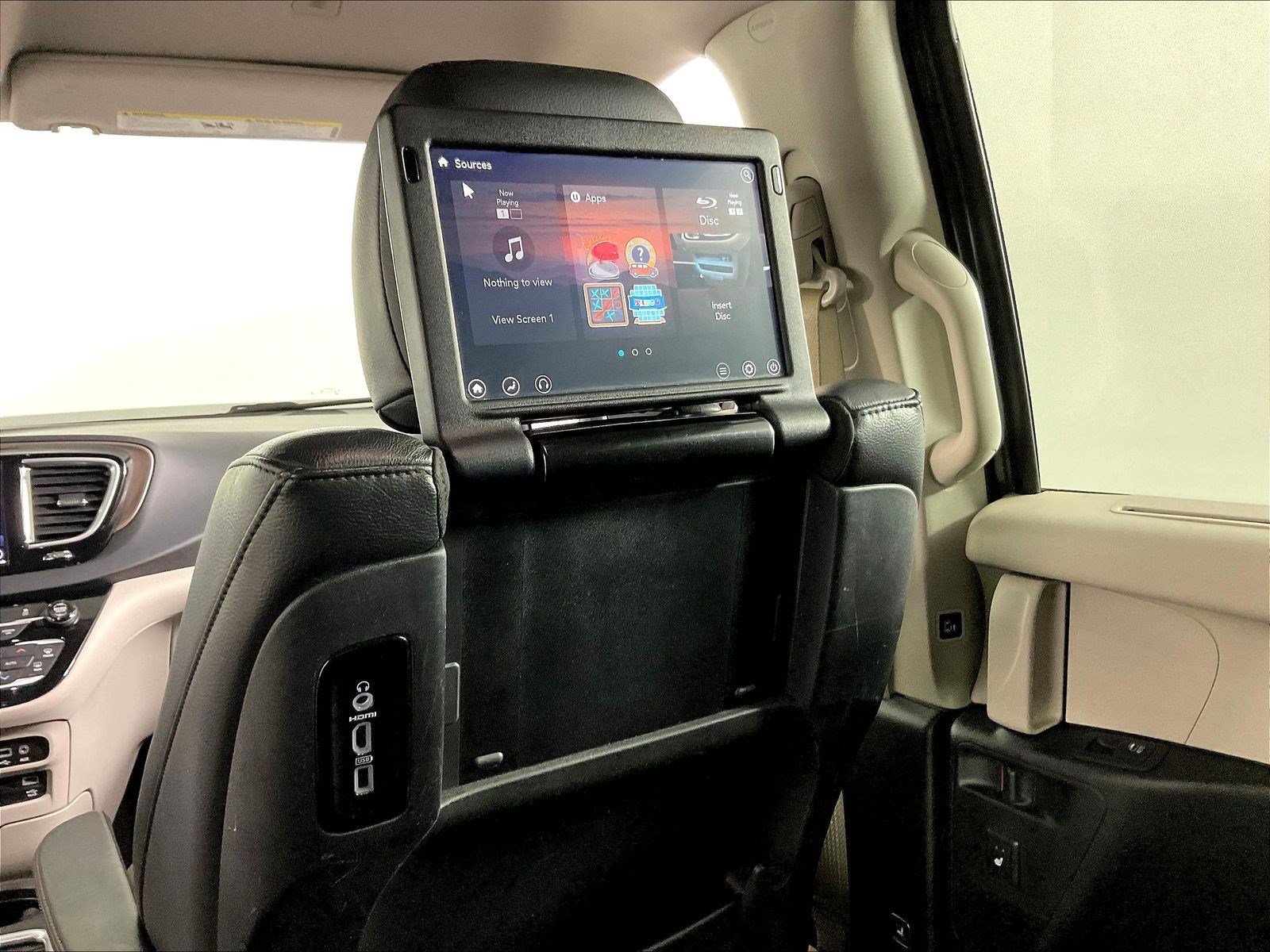 Used 2018 Chrysler Pacifica Touring-L Plus FWD image 39