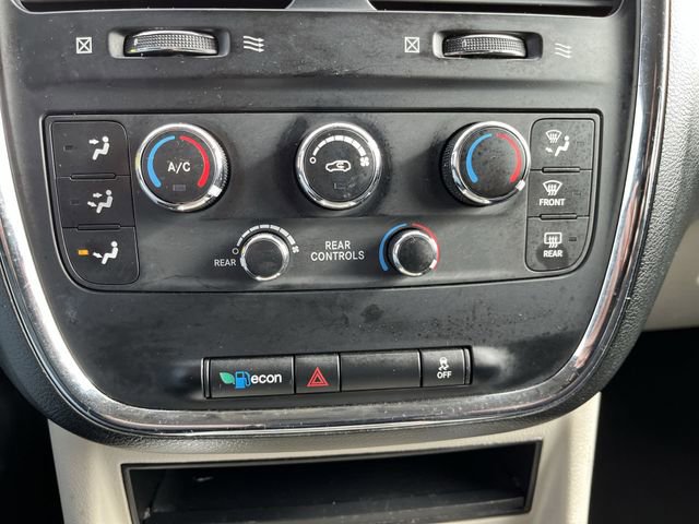 Used 2014 Dodge Grand Caravan SXT image 18